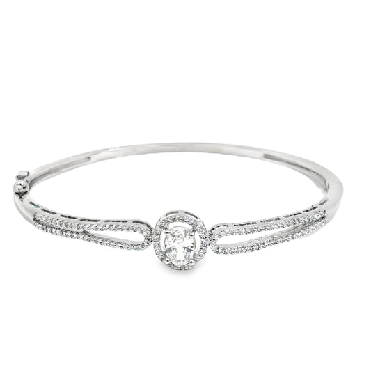 Elegant Silver Bracelet with Sparkling Gem