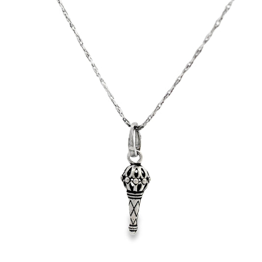 Elegant Silver Pendant Necklace